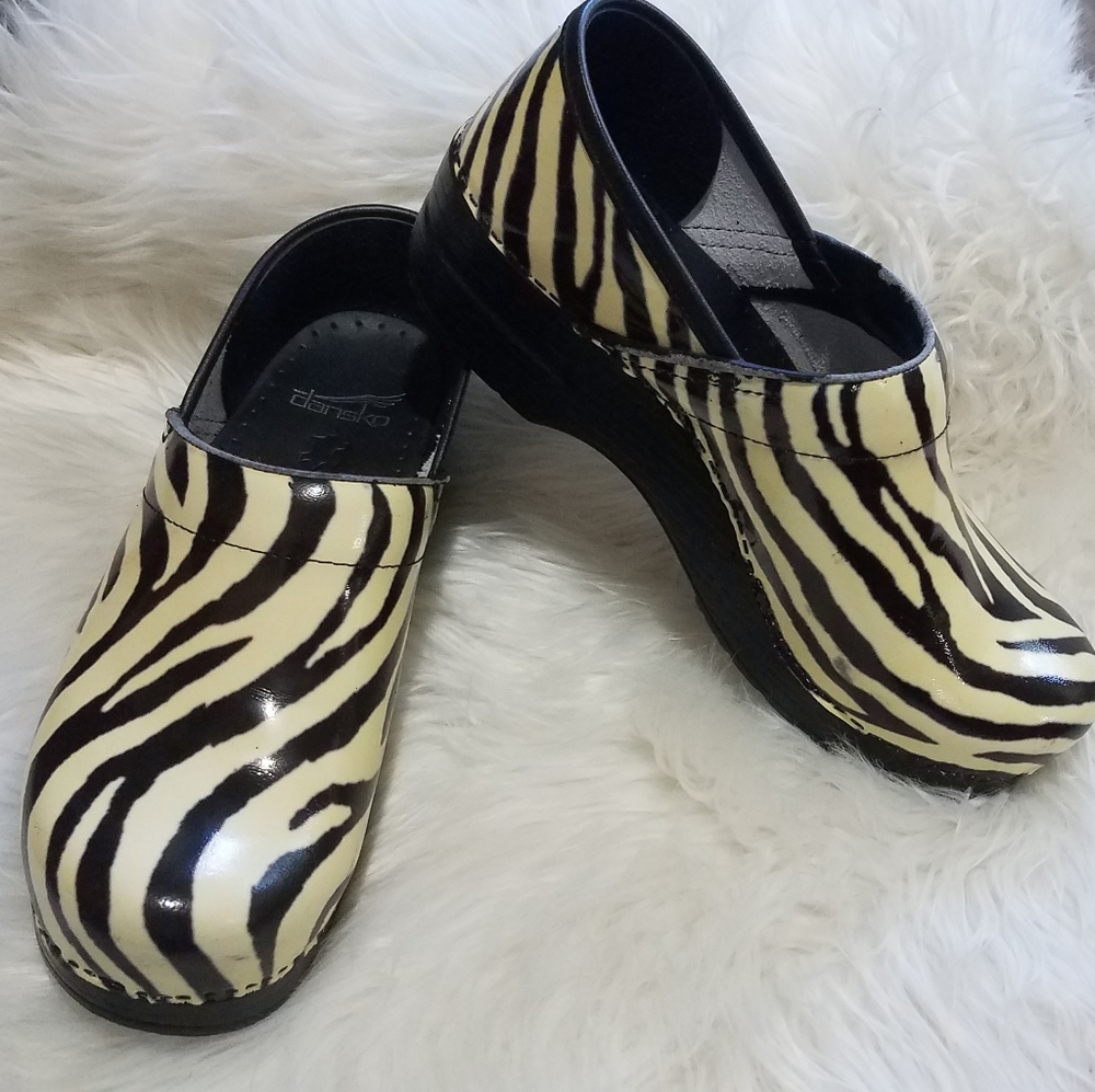 Dansko zebra stripe shoes size 9 (39)